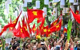 Hân hoan đón đoàn quân giải phóng về tiếp quản Thủ đô